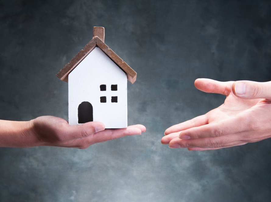 Gaziantep avukat Akif Dövencik; Antep ceza avukatı ve Antep iş avukatı olarak SEGBİS/uzaktan duruşma hazırlığı ve not kontrolü.